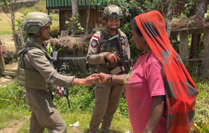 Patroli di Ilaga, Menjaga Keamanan Sambil Membangun Percakapan dengan Warga