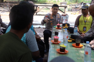 Kapolres Kepulauan Seribu Gelar Jumat Curhat dan Jaga Jakarta On The Spot di Pulau Harapan, Perkuat Sinergi Jaga Keamanan Wilayah