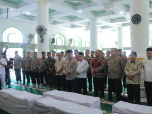 Kapolda Sumbar Pimpin Pemakaman Massal Korban Bencana Palembayan, 253 Orang Meninggal Dunia