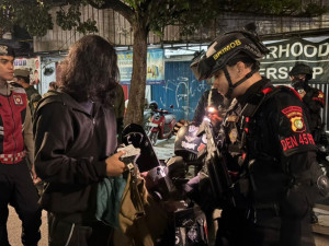 Patroli Brimob Metro Jaya Respons Cepat Laporan Warga, Remaja Hendak Tawuran Diamankan