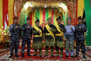 Junjung Budaya Negeri Seribu Kubah, Danlanal Dumai Hadiri Penobatan Gelar Adat Bupati Rokan Hilir