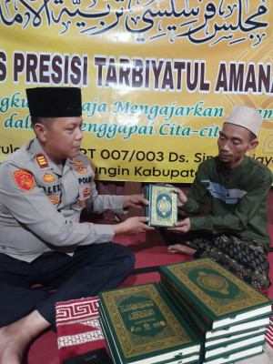 Kapolsek Cabangbungin Gelar Safari Kamtibmas Serahkan Wakaf Al-Quran ke Majelis Presisi Tarbiyatul Amanah