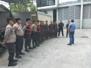 Polsek Metro Penjaringan Siagakan Personel Pengamanan Aksi Unjuk Rasa di PT Fasdeli Internasional Express, Diutamakan Secara Humanis