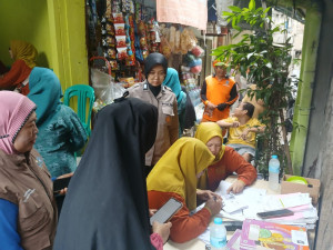 Polwan Polsek Metro Penjaringan Dukung Program Jaga Jakarta Lewat Monitoring Posyandu dan Poslansia