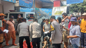 Polres Metro Jakarta Utara Gelar Jumat Peduli di Kampung Muka, Bagikan 300 Paket Makanan