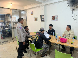 RESPON CEPAT LAYANAN POLISI 110, POLSEK KELAPA GADING TINDAK LANJUTI LAPORAN DUGAAN INTIMIDASI OLEH DEBT COLLECTOR