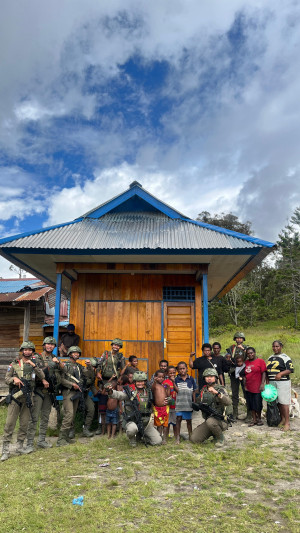Di Balik Sunyi Pegunungan, Sentuhan Hangat Polisi Hadir di Kampung Yunabol