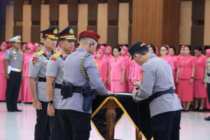 Polri Laksanakan Kenaikan Pangkat 87 Perwira Tinggi, Empat Perwira Raih Bintang Tiga
