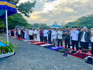 Pangdam Jaya Hadiri Sholat Idul Adha dan Serahkan Hewan Kurban Secara Simbolis di Makodam Jaya