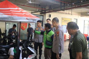 Polres Metro Bekasi Kota Rangkul Ojol, Hadirkan Layanan Servis Motor Gratis hingga Lomba Tradisional Meriahkan Pekan Kemitraan
