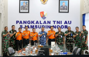 Sinergi Tanpa Batas, Kabasarnas Beri Penghargaan Khusus untuk Lanud Sjamsudin Noor
