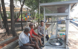 Bhabinkamtibmas Pulau Lancang Sosialisasikan Layanan Call Centre 110 Ajak Warga Aktif Wujudkan Program Jaga Jakarta