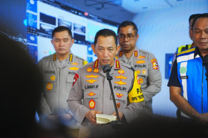 Tinjau Jasa Marga Command Center, Kapolri Pastikan Penanganan Arus Balik Berjalan Lancar dan Aman
