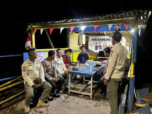 Patroli Malam Gabungan Polsek Kepulauan Seribu Selatan Intensifkan Siskamling dan Sosialisasi Layanan 110