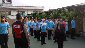 Police Go to School Polsek Pademangan Tanamkan Disiplin dan Kepemimpinan Pada Siswa