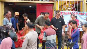 Jaga Jakarta, Jaga Warga Jaga Lingkungan : Polsek Metro Penjaringan Gelar Bakti Sosial di Yayasan Poh Hap San