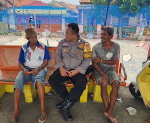 Bhabinkamtibmas Pulau Pramuka Sosialisasikan Layanan Call Center 110, Ajak Warga Dukung Program Jaga Jakarta