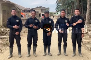 Taruna Akpol Latsitardanus di Aceh Tamiang, Bersihkan Lumpur Pasar hingga Santuni Korban Hanyut