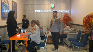 Polsek Kelapa Gading Gelar Pengobatan Gratis Sambut HUT Bhayangkara ke-80, Puluhan Warga dan Ojol Antusias Ikut Pemeriksaan Kesehatan