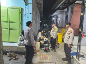 Jakarta On The Spot Dini Hari, Polsek Kepulauan Seribu Utara Gencarkan Sosialisasi Layanan Polisi 110