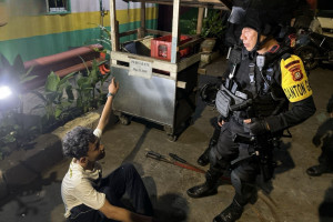 Patroli Malam Brimob Metro Jaya Amankan Pelaku Tawuran di Jakarta Pusat