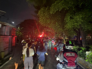 Patroli Brimob Metro Jaya Sisir Bassura-BKT Saat Sahur Terakhir Ramadan