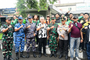 Sambut HUT Ke 80 TNI, Sinergitas TNI - Polri Gelar Bakti Sosial di Kota Bandung