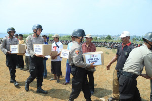 Melatih kepedulian Sosial saat Expedisi Darat Tupdasbhara Siswa Diktukba SPN PMJ Wujudkan Semangat Bhayangkara Peduli sosial