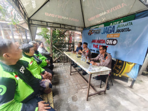 Jaga Jakarta On The Spot Kapolsek Bekasi Barat Ajak Driver Ojol Aktif Jaga Keamanan Lingkungan
