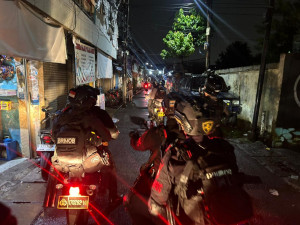 Patroli Antisipasi Tawuran, Brimob Mengamankan Seorang Pria yang Membawa Tembakau Sintetis