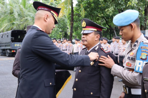 Wakapolres Kepulauan Seribu Pimpin Upacara Pemberian Tanda Kehormatan Satya Lencana