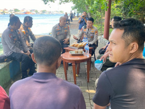 Kapolres Kepulauan Seribu Gelar Jumat Curhat di Pulau Kelapa: Dengarkan Aspirasi Warga dan Tegaskan Jauhi Judi Online