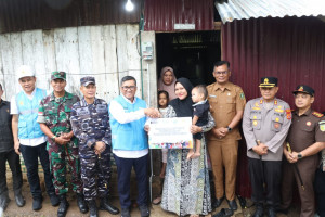 Danlanal Sabang Hadiri Penyerahan Listrik Gratis dan Santunan Dalam Rangka Hari Listrik Nasional Ke 80