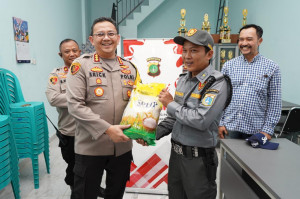 Kapolres Metro Jakarta Utara Kunjungi Pos Satkamling di Kebon Bawang Tanjung Priok