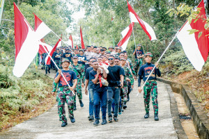 Sang Merah Putih Terbesar di Indonesia Berkibar di Puncak Gunung Cycloop, Koops TNI Habema : Gegap Gempita Damai Persatuan dari Tanah Cenderawasih