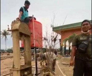 Polri Bangun Sumur Bor dan Salurkan Ratusan Tandon Air Bersih untuk Warga Terdampak Banjir di Aceh