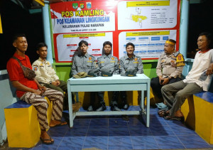 Patroli Malam Bareng TNI dan Warga Polsek Kepulauan Seribu Utara Gencarkan Siskamling