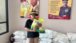 Polsek Kelapa Gading dan Bulog Gelar Gerakan Pangan Murah Bantu Ringankan Beban Warga