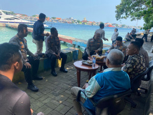 Kapolres Kepulauan Seribu Gelar Jumat Curhat di Pulau Pari, Warga Diajak Aktif Jaga Kamtibmas dan Manfaatkan Layanan 110