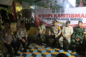 Kapolres Kepulauan Seribu Gelar Ngopi Kamtibmas di Pulau Untung Jawa Ajak Warga Ciptakan Lingkungan Kondusif