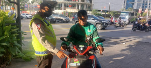 Polisi Lakukan Peneguran Edukatif Pelanggar Lalu Lintas dalam Ops Keselamatan Jaya 2026
