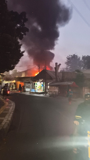Kebakaran Hebat di Sunter 2, Lima Kamar Terbakar, Dua Orang Luka Bakar