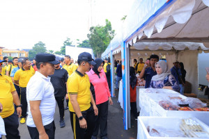 Polda Lampung Gelar Bazar, Pasar Rakyat, Olahraga Bersama, dan Bakti Sosial Sambut Hari Bhayangkara ke-80