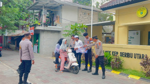 Ramadhan Barokah, Polsek Kepulauan Seribu Utara Bagikan Takjil Gratis untuk Pererat Persaudaraan dan Jaga Kamtibmas