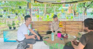 Bhabinkamtibmas Pulau Untung Jawa Sambang Warga Melalui Jakarta On The Spot, Sosialisasikan Layanan Polri 110
