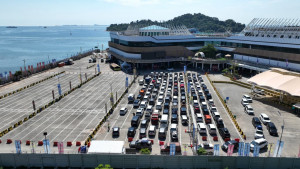 Wakapolri Tinjau Udara Arus Mudik, Pastikan Penyeberangan Merak–Bakauheni Terkendali