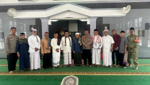 Jaga Jakarta On The Spot Kapolsek Bekasi Barat Sampaikan Pesan Kamtibmas Usai Sholat Jumat, Ajak Warga Cegah Tawuran dan Hindari Judi Online