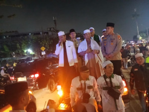 Polisi Kawal Ribuan Warga Meriahkan Pawai Obor Sambut 1 Muharram 1448 H di Kelapa Gading, Berlangsung Aman dan Kondusif