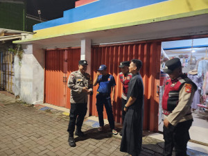 Patroli Malam Gabungan Polsek Kepulauan Seribu Utara, Sosialisasikan Layanan 110 dan Cegah Gangguan Kamtibmas