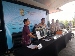 Polres Metro Bekasi Kota Ungkap Dugaan Penipuan Pembelian Sarung, Korban Alami Kerugian Rp43 Juta